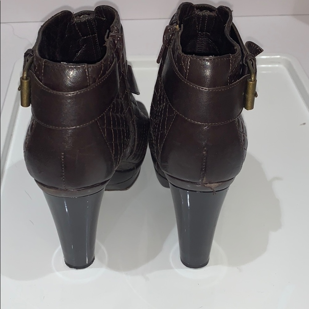 Shoes - Picture 4 of 4